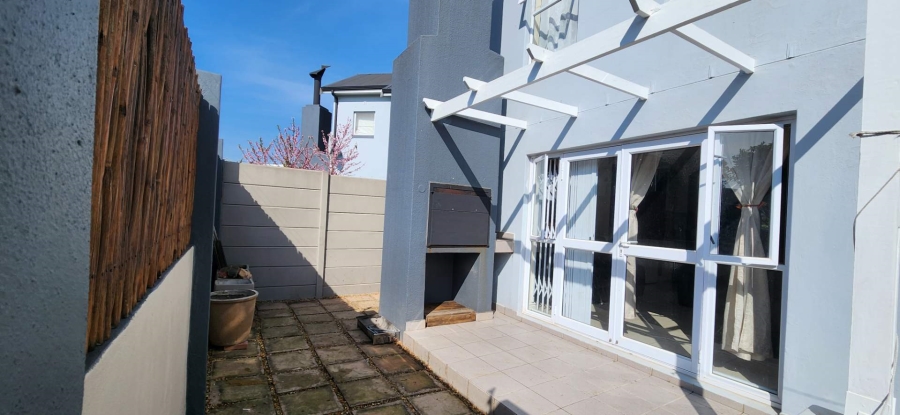3 Bedroom Property for Sale in Buhrein Western Cape
